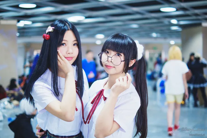 hình ảnh : những người, con gái, dễ thương, Fujifilm, Chân dung, Quần áo,  2015, đối mặt, Cosplay, 35mm, đồng phục, Canton, trường học, Trang phục,  Anime, Nữ sinh, hài hước, Comiccon,