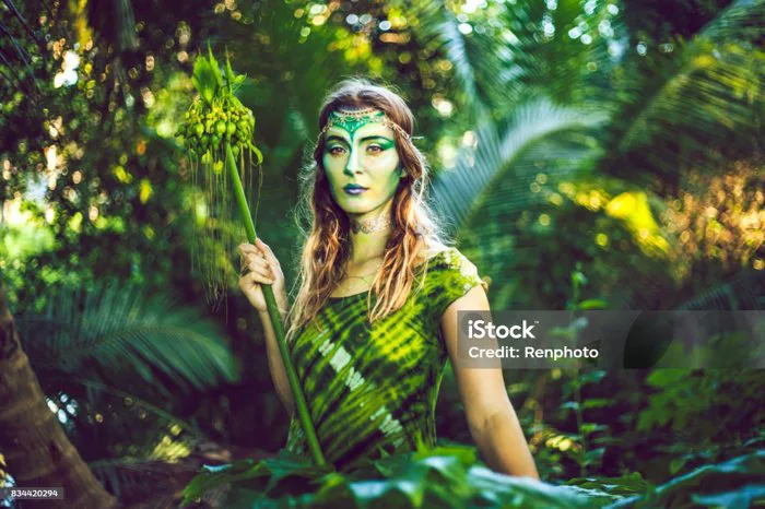 Nữ Thần Rừng Rậm Hình ảnh Sẵn có - Tải xuống Hình ảnh Ngay bây giờ - Cosplay  - Mặc quần áo đẹp, Tiên Nữ, Chỉ một người phụ nữ - iStock