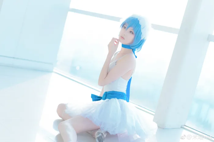 Mê mẩn trước bộ ảnh Cosplay REM phiên bản Thiên nga trắng đẹp không tì vết