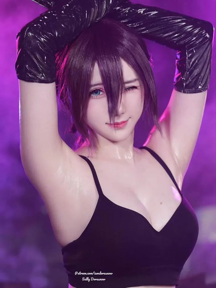 Thấy fan yêu cầu quá nhiều, hot girl hóa thân thành “best waifu” Reze trong bộ váy cưới gợi cảm