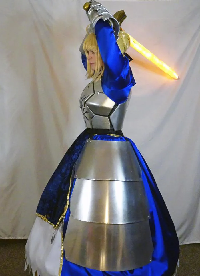 Chia sẻ vài tấm hình cosplay Saber của mình nha! : r/fatestaynight