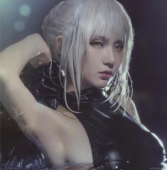 Nàng Saber Alter khoe thân hình cực nuột bên bờ biển khiến fan hâm mộ không  khỏi xao xuyến