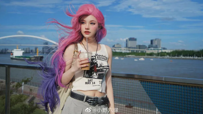 LMHT Cosplay: Ca Sĩ Mộng Mơ Seraphine này sẽ khiến bạn muốn 'one champ'  ngay lập tức - ONE Esports Vietnam | ONE Esports Vietnam