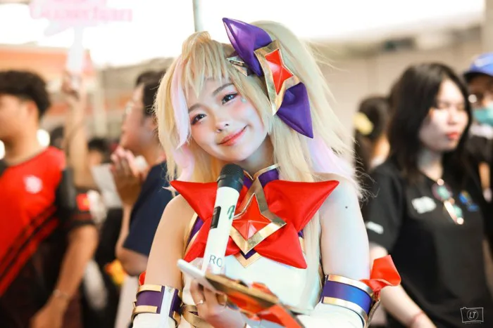 Cosplay nữ tướng Seraphine, nữ MC LMHT Tốc Chiến được khen ngợi hết lời