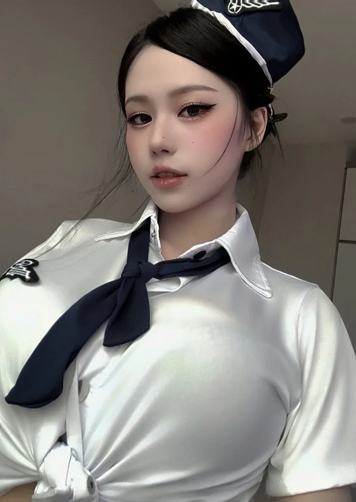 Cosplay Seraphine của Yugi khiến game thủ bùng nổ