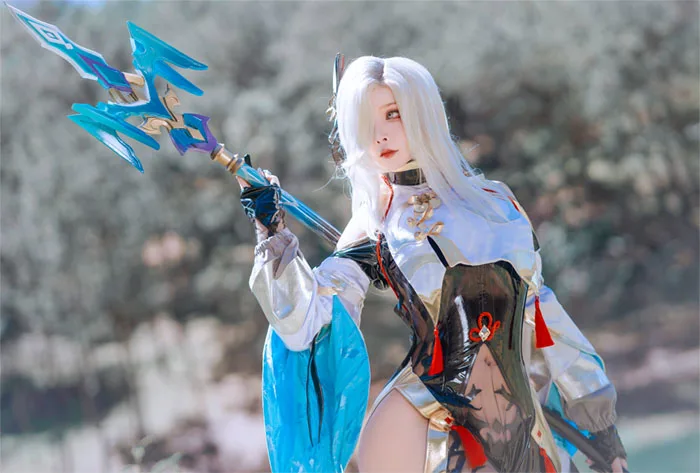 Nhân vật Shenhe đẹp sắc sảo qua bộ ảnh cosplay bởi Sayo Momo