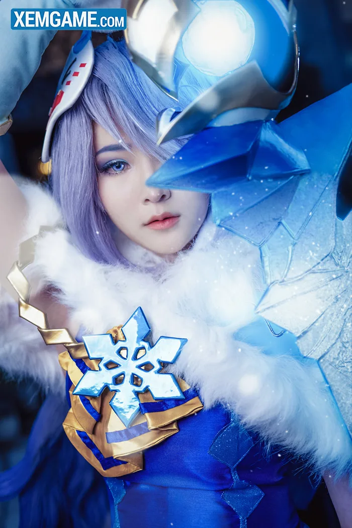 Ngẩn ngơ với vẻ kiêu kỳ của cosplay Sinestrea Tiểu Thư Băng Giá