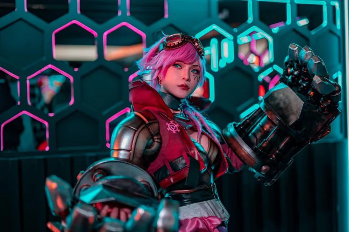 Ngỡ ngàng trước thành công và những màn cosplay siêu đỉnh của Hot Girl Yuji  Koi