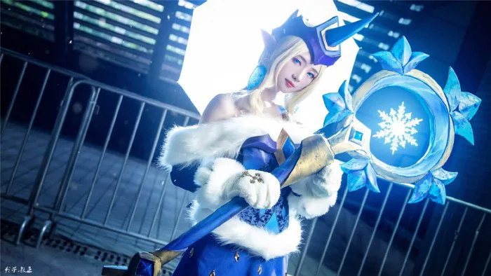 Cosplay Soraka Mùa Đông Kỳ Diệu nhưng lại khiến người xem rạo rực
