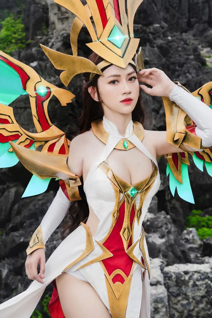 Lê Bống cosplay Tel'Annas đầy gợi cảm, nhưng nhiều fan Liên Quân vẫn tuyên bố 