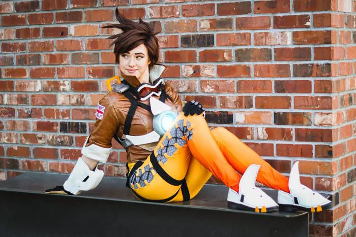 Tracer — Chloe Leis
