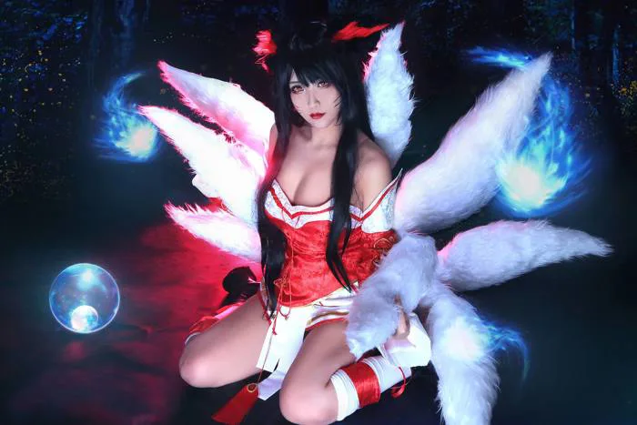 Cùng ngắm bộ ảnh cosplay Ahri cực gợi cảm từ người mẫu gốc Việt