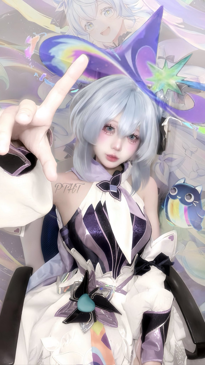 Màn cosplay Violet Huyết Ma Thần khiến anh em game thủ ngất ngây mê đắm