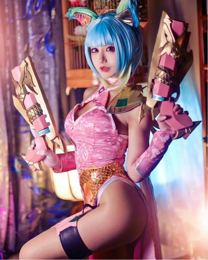 Dân mạng mê mẩn với phiên bản cosplay xạ thủ Violet Pháo Hoa Neon siêu lung  linh