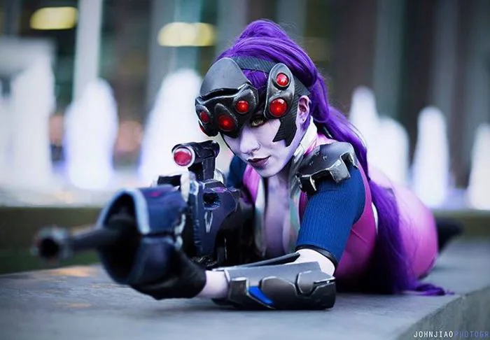 Stella Chuu hóa thân thành 'góa phụ xanh' Widowmaker trong Overwatch