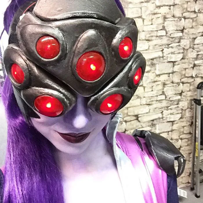 Stella Chuu hóa thân thành 'góa phụ xanh' Widowmaker trong Overwatch