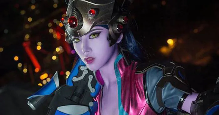 Overwatch: Julia tiếp tục 'gây bão' với cosplay Widowmaker
