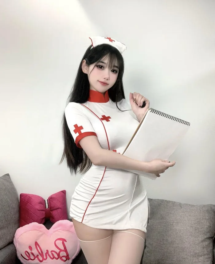 999+ Ảnh cosplay y tá khiến bạn “đứng hình” vì quá quyến rũ
