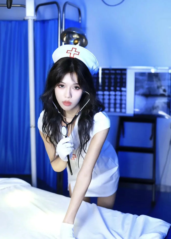 999+ Ảnh cosplay y tá khiến bạn “đứng hình” vì quá quyến rũ