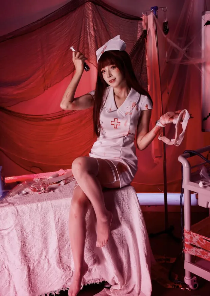 999+ Ảnh cosplay y tá khiến bạn “đứng hình” vì quá quyến rũ