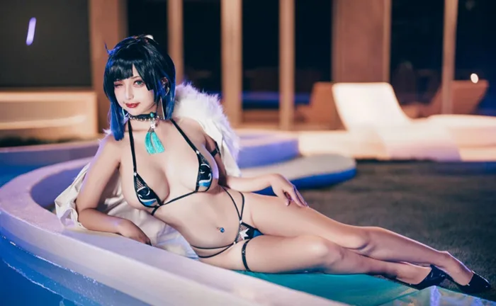 Yelan phiên bản áo tắm đốt mắt của cosplayer Rinka