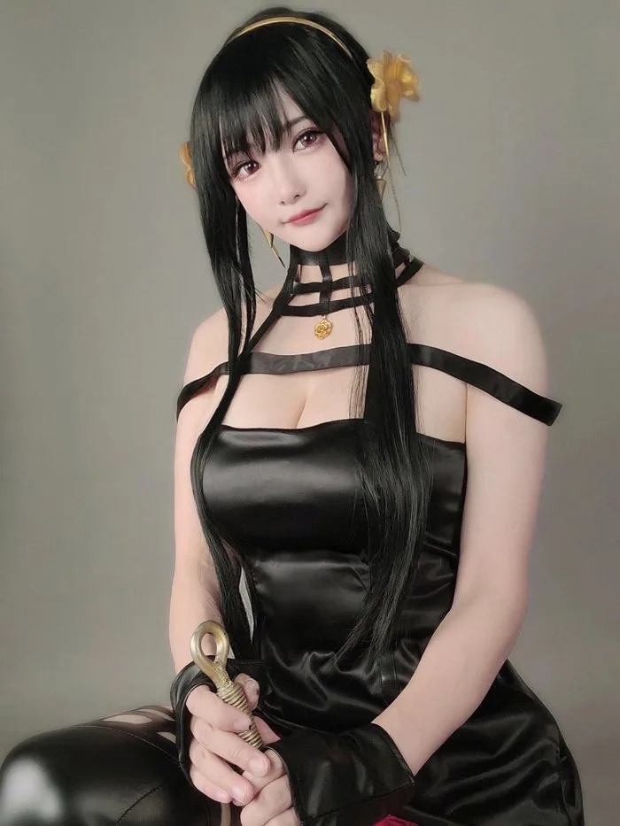 Gái xinh cosplay Yor Forger trong Spy X Family - Thapdien.com
