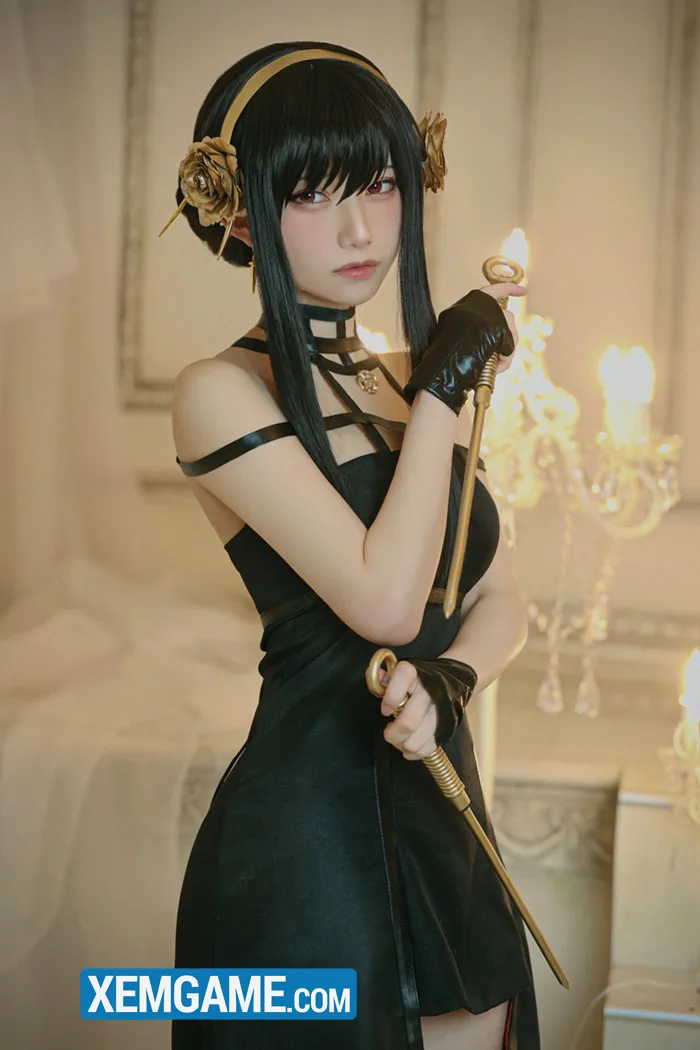 Cosplay Yor Forger của Akase Akari lại hiền đến lạ thường