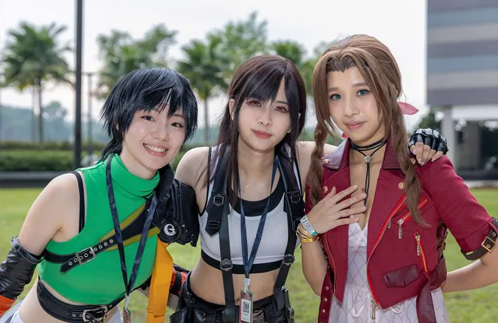 Yuffie Cosplay (with shuriken and friends this time!) : r/FinalFantasyVII