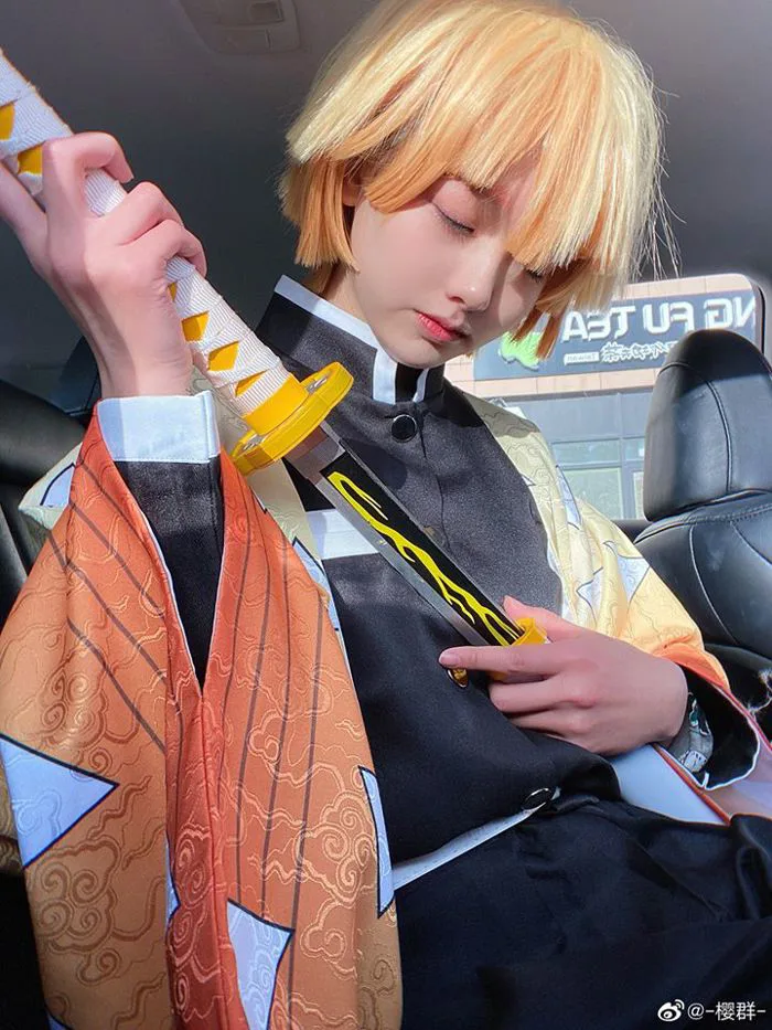 Kimetsu no Yaiba: Zenitsu cute quá đỗi qua bộ ảnh cosplay giống đến khó tin  của fan