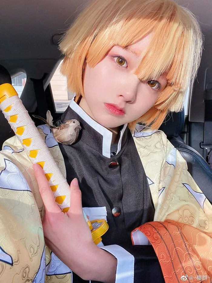 Kimetsu no Yaiba: Zenitsu cute quá đỗi qua bộ ảnh cosplay giống đến khó tin  của fan