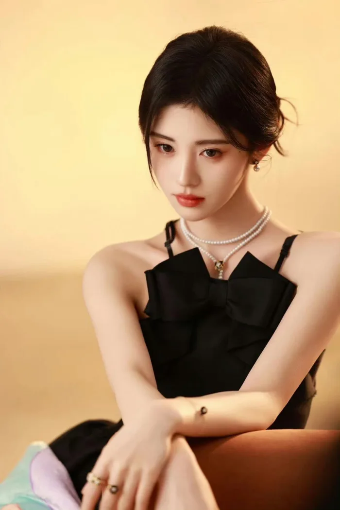 Sự nghiệp Cúc Tịnh Y nở rộ sau khi rời công ty cũ