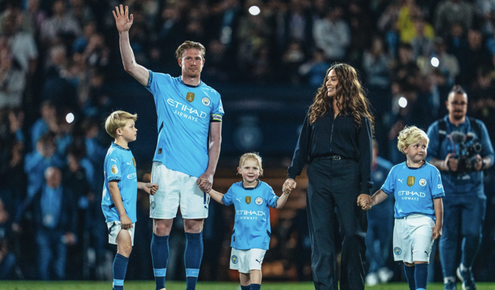 Huyền thoại Kevin de Bruyne sẽ được tạc tượng, HLV Pep Guardiola rơi lệ  ngày chia tay anh - Báo Người Lao Động