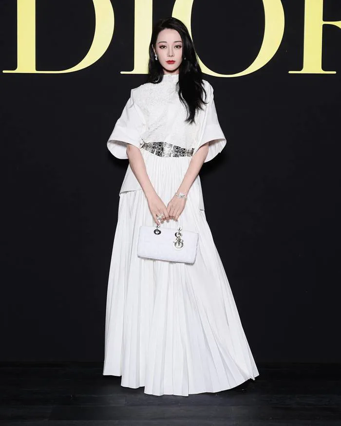 Địch Lệ Nhiệt Ba là sao Trung có tầm ảnh hưởng lớn nhất Paris Fashion Week