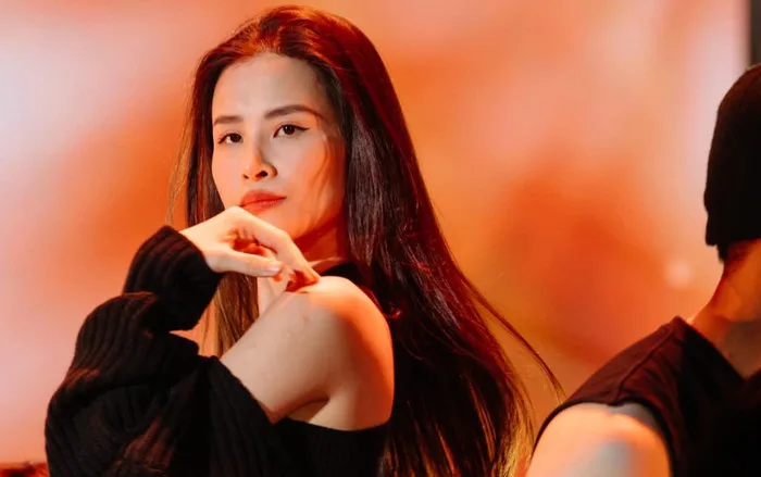 Nhan sắc của Đông Nhi qua những tấm ảnh chụp vội: Càng nhìn càng mê -  Saostar.vn