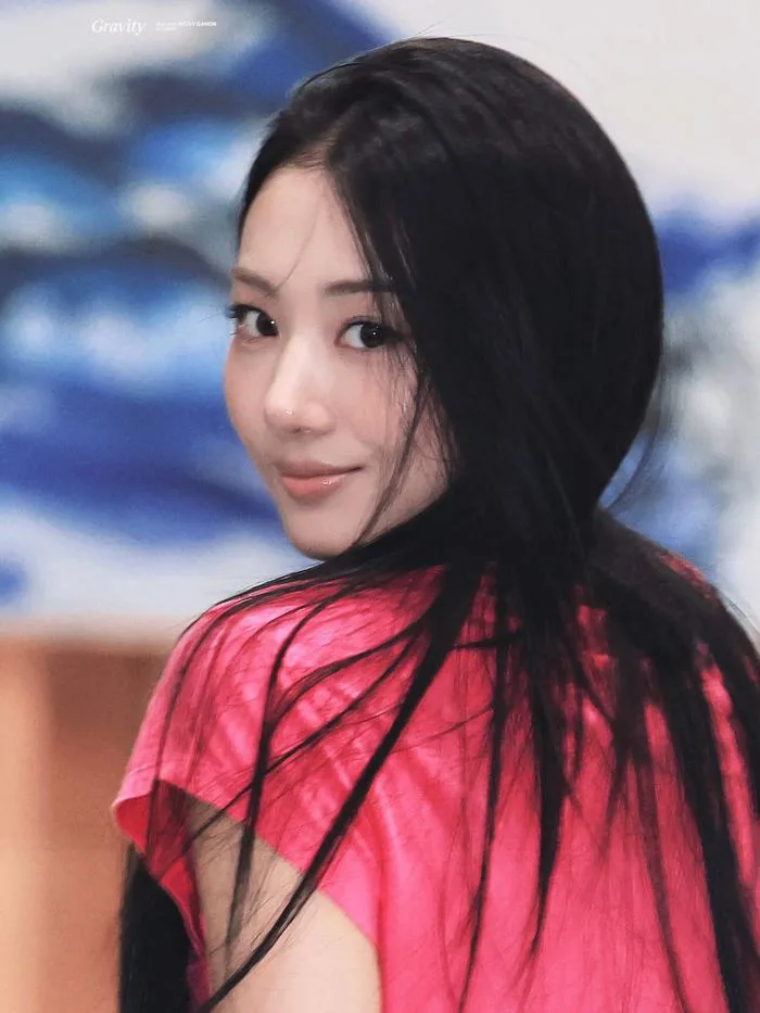 Gái xinh 2K5 được ví như Lee Hyori thế hệ mới, mặc kiểu gì cũng không thoát  được 