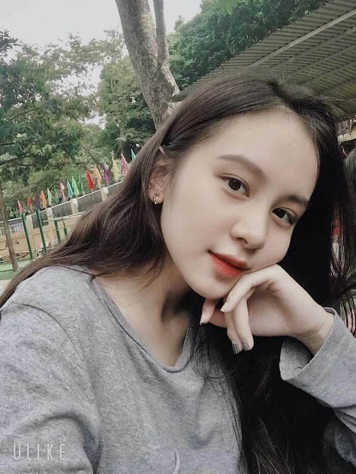 Gái xinh 2k5 | Áo dài, Hình ảnh gái đẹp, Hình ảnh gái xinh