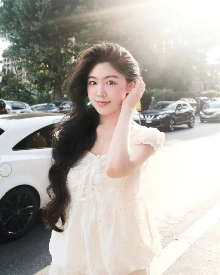 Lọ Lem suýt mất hạng bởi gái xinh 2k5 đang hot