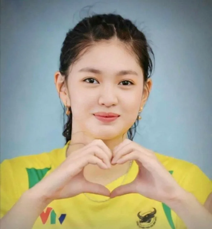 Nhan sắc nữ VĐV bóng chuyền 2k9 được khen xinh như Song Hye Kyo, 15 tuổi đã cao trên 1m80 là con nhà nòi