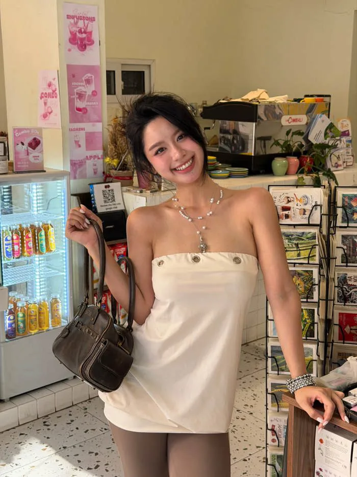 Chỉ lên đồ đi ăn kem, nhan sắc Hàn Hằng cũng 