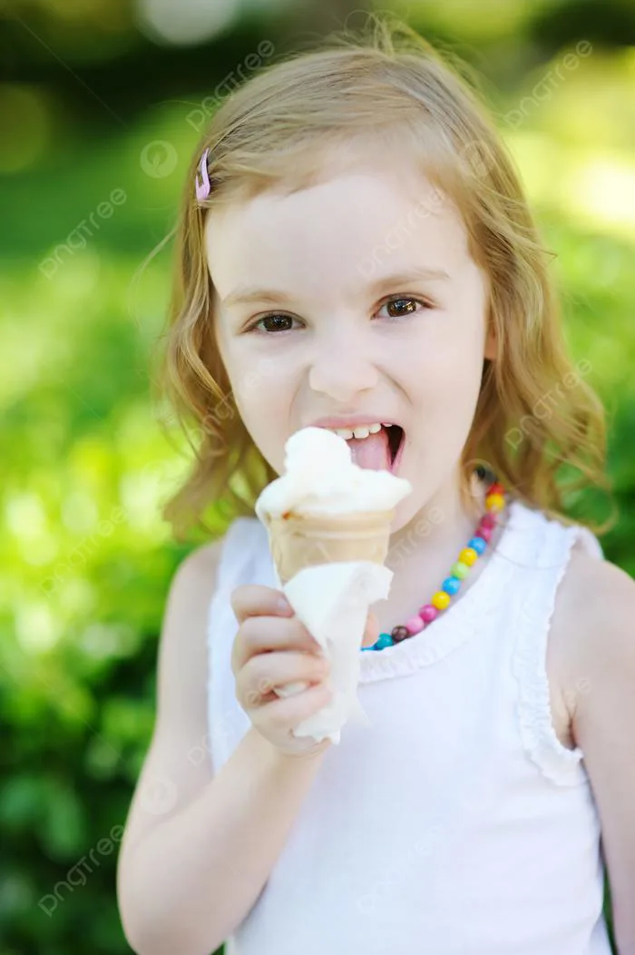 Cô Bé đáng Yêu ăn Kem Ngoài Trời Kem Mùa Hè Vui Tươi Hình Chụp Và Hình ảnh  Để Tải Về Miễn Phí - Pngtree