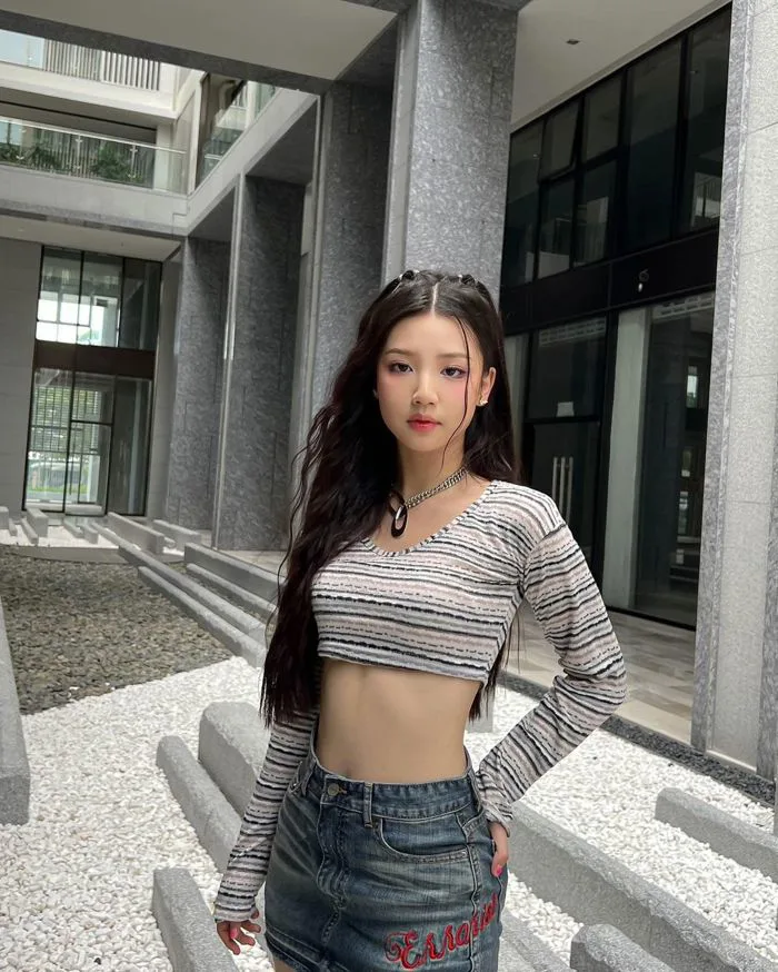 Hô biến chiếc áo croptop để nàng đa phong cách với 3 món đồ sau