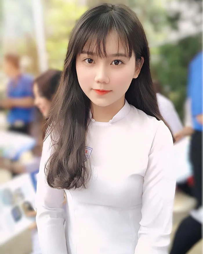 Girl xinh Bình Dương sinh năm 2001 được mệnh danh là “cực phẩm áo dài”: Áo trắng có làm anh say nắng?