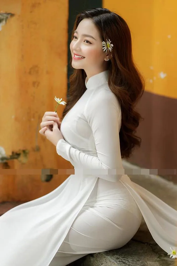 Loạt ảnh bikini nóng bỏng của cô gái mặc áo dài đẹp như Mai Phương Thúy | Báo Dân trí
