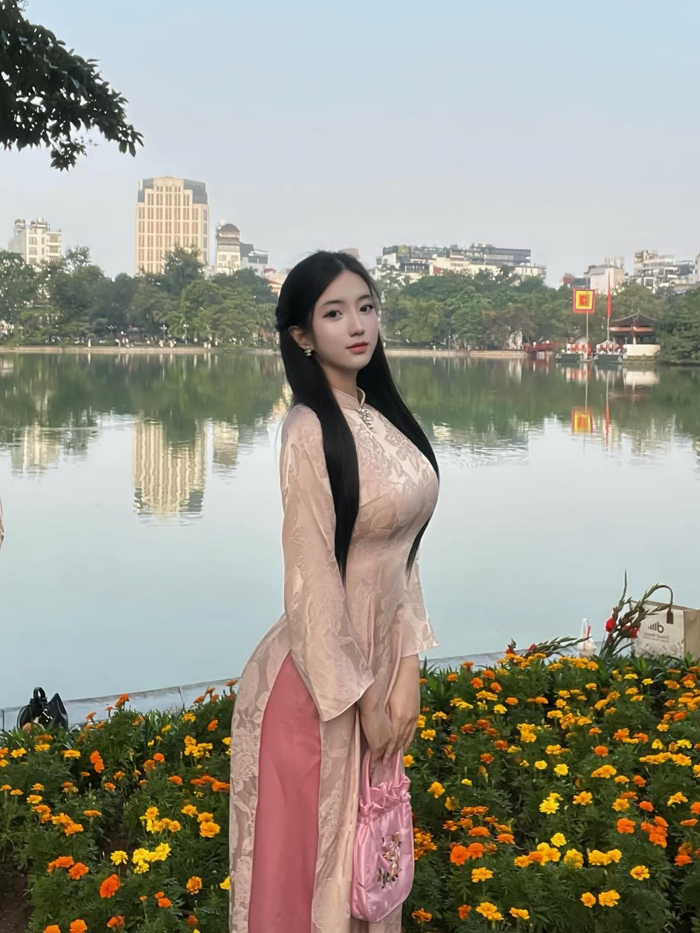 Đón Tết sớm với bộ ảnh áo dài, hot girl 2k7 nhận “bão like” nhờ nhan sắc mê mẩn