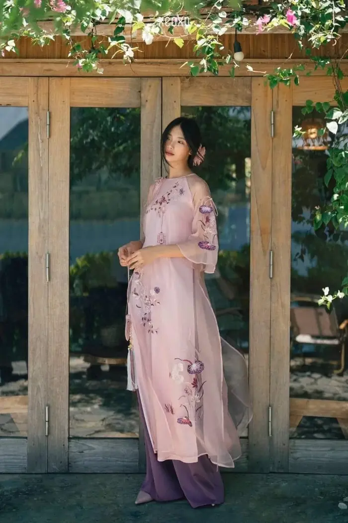 Bộ ảnh gái xinh áo dài sexy khoe dáng chuẩn cực cuốn hút