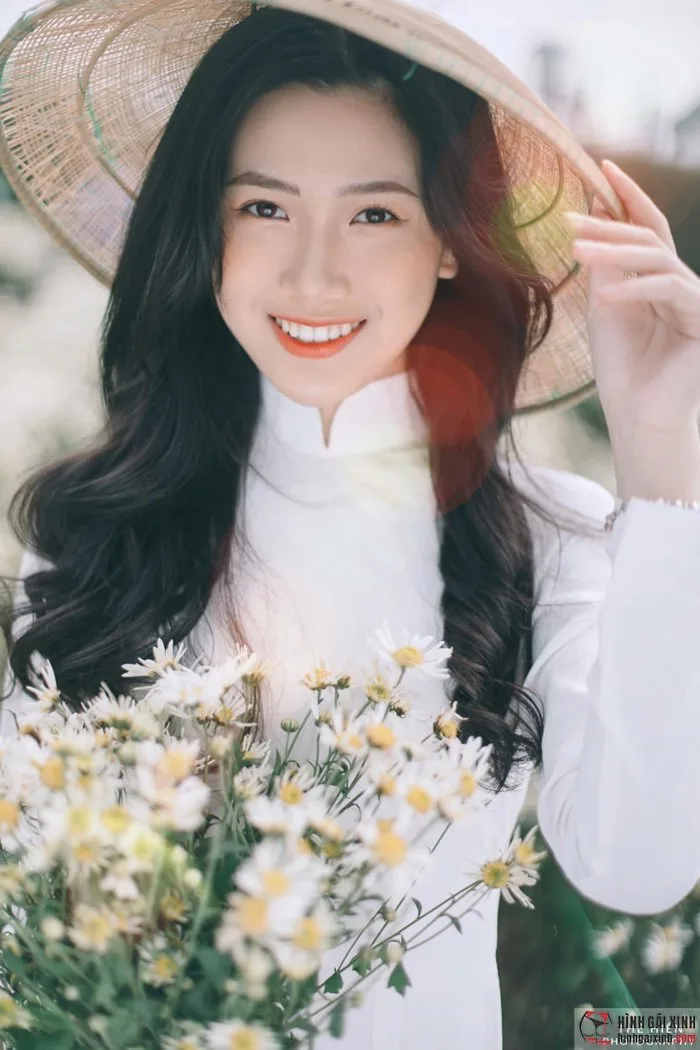 Hình ảnh cô gái mặc áo dài đẹp nhất Vẻ đẹp cổ điển và quyến rũ đến mê hồn - Vĩnh Phát