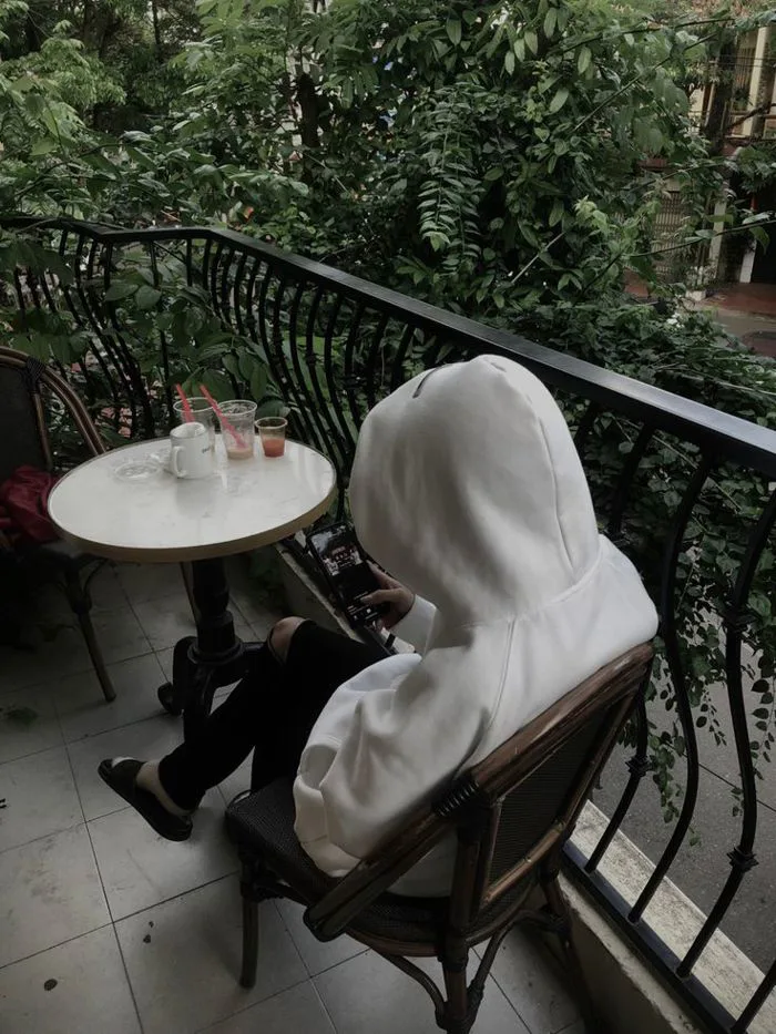 Chụp ảnh với áo hoodie | Nắm tay, Hình các cặp đôi, Tạo dáng chụp ảnh