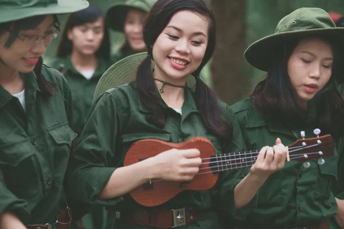 Nữ sinh xinh đẹp trong bộ ảnh 'chiến sĩ thanh niên xung phong'