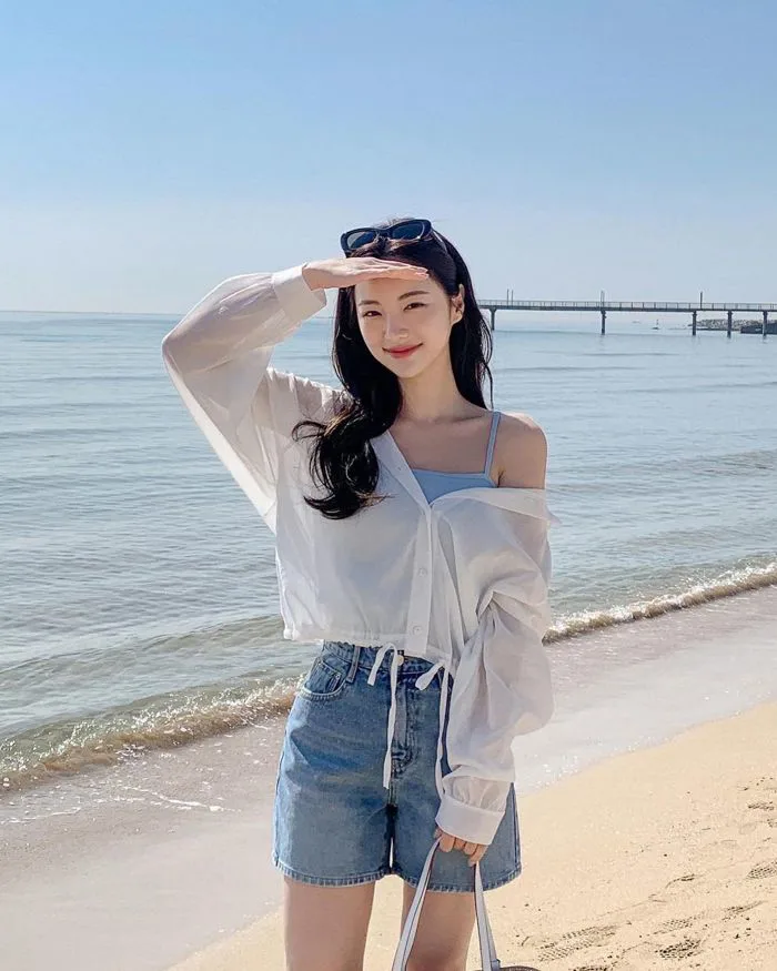 10 công thức diện áo sơ mi chuẩn đẹp khi đi du lịch của nàng blogger xứ Hàn