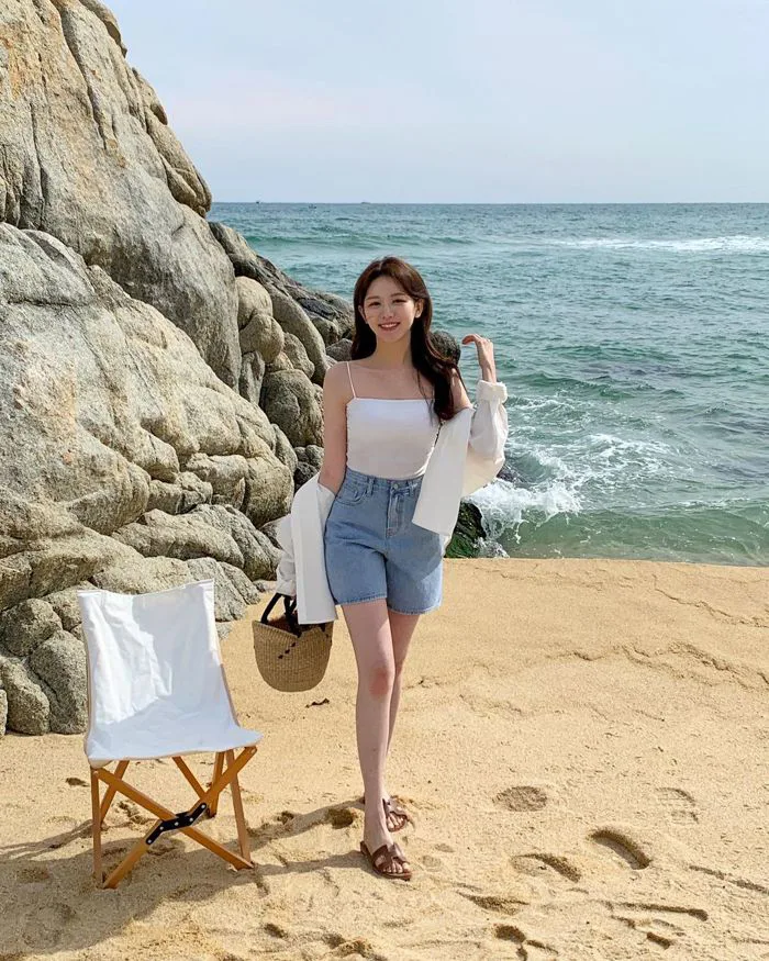 10 công thức diện áo sơ mi chuẩn đẹp khi đi du lịch của nàng blogger xứ Hàn
